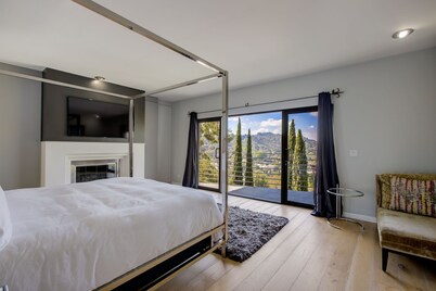 Hollywood Hills - Universal Studios- 4Bedroom- Sunset Views!!!