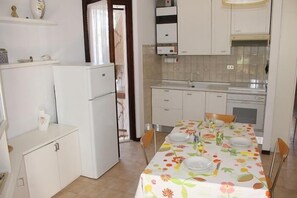 Private kitchen - TRILO ELISABETTA MARCELLI - Lovely three-room apartment with outdoor space (Marcelli)