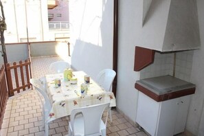 Outdoor dining - TRILO ELISABETTA MARCELLI - Lovely three-room apartment with outdoor space (Marcelli)
