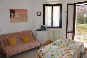 Living area - TRILO ELISABETTA MARCELLI - Lovely three-room apartment with outdoor space (Marcelli)
