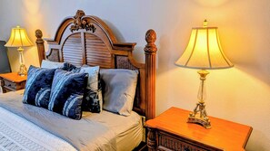 4 bedrooms, iron/ironing board, travel cot, WiFi - 1120-Spacious 4BR All Suites - 20 min to Disney (Kissimmee)