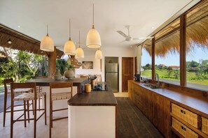 Fridge, microwave, oven, stovetop - Luxury 3BR Mediterranean Villa w/ Bfast & Butler (Badung)