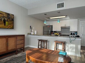 Microwave, oven, dishwasher - Spacious 3-BR, 3BR, handicap condo in Orange Lake w/ patio on golf course. (Kissimmee)