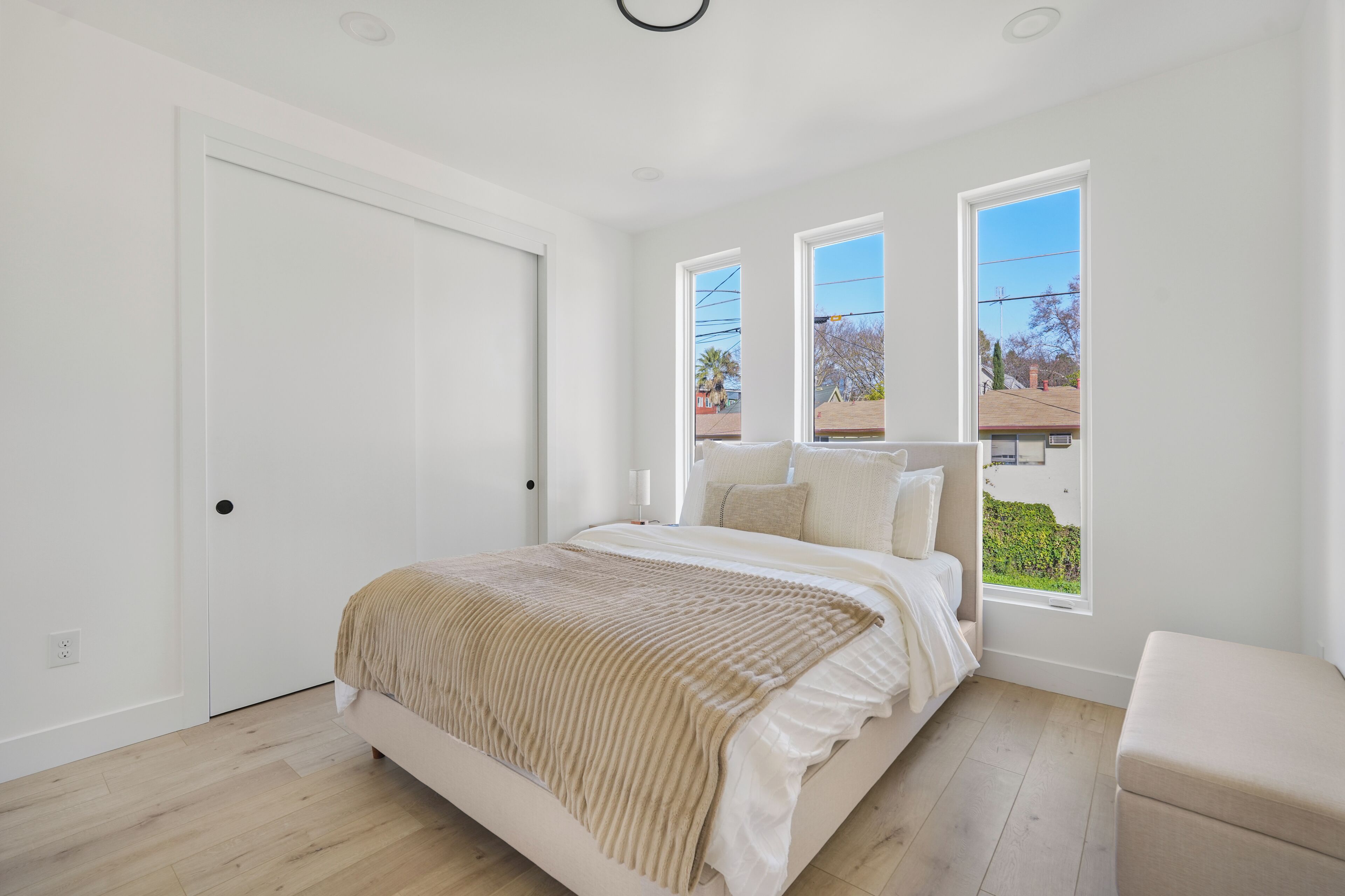 2 habitaciones, tabla de planchar con plancha, wifi y ropa de cama 