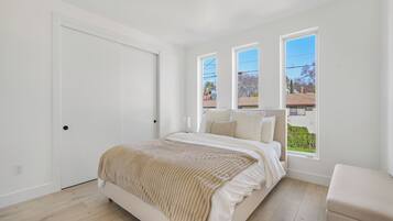 2 habitaciones, tabla de planchar con plancha, wifi y ropa de cama