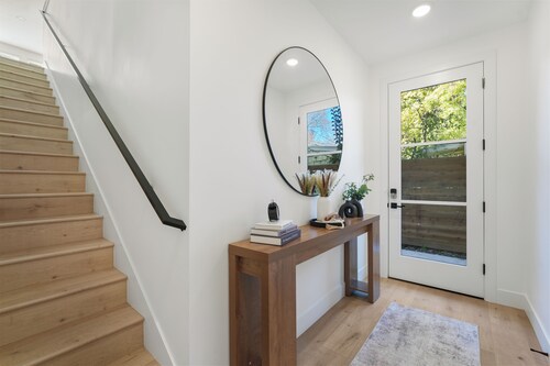 Cozy Midtown Retreat 2BR/2BA PRIVATE GARAGE