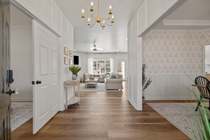 Living area - Luxury Retreat Perfect for Family Events, Sleeps 13 people. (Charlotte)