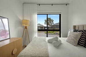 Cuna de viaje, wifi y ropa de cama 