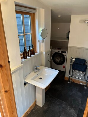 Studio, Multiple Bedrooms | Bathroom - Beautiful Detached Barn in the Chiltern Hills (Wallingford)