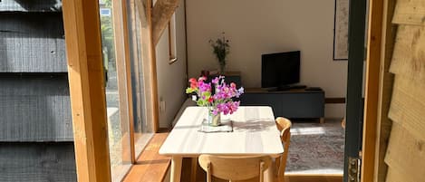 Studio, Multiple Bedrooms | Dining