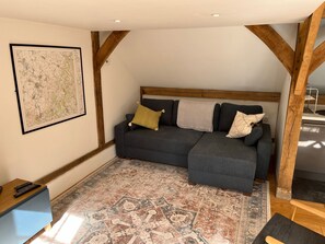 Studio, Multiple Bedrooms | Living room - Beautiful Detached Barn in the Chiltern Hills (Wallingford)