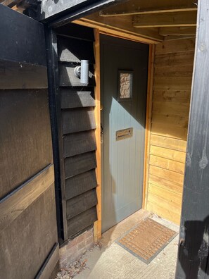 Studio, Multiple Bedrooms | Property entrance - Beautiful Detached Barn in the Chiltern Hills (Wallingford)