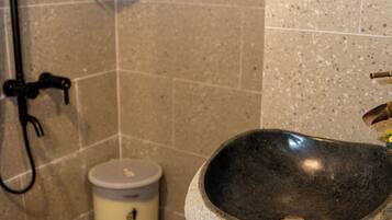 Chalet, Patio, Courtyard View | Bilik Mandi