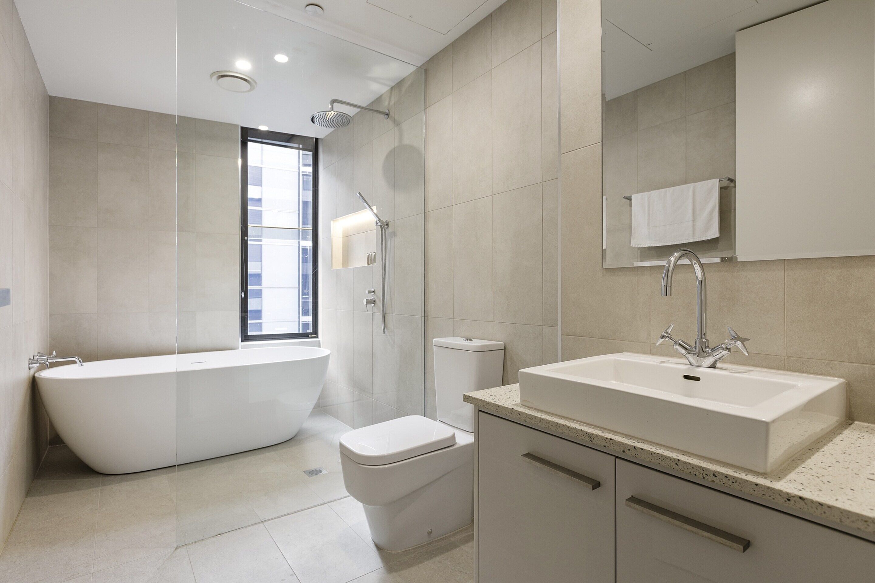 Apartment | Bathroom | Bathtub