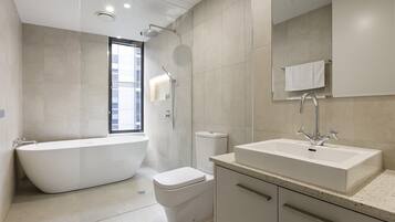 Apartment | Bathroom | Bathtub