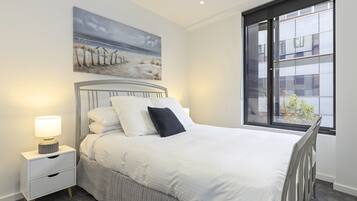 Apartment | 3 bedrooms, laptop workspace, bed sheets