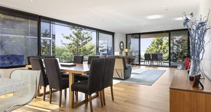 Waterfront Apartment With Stunning Bay Views