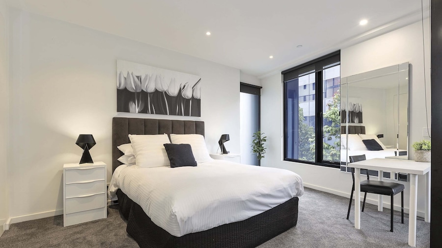 Waterfront Apartment With Stunning Bay Views