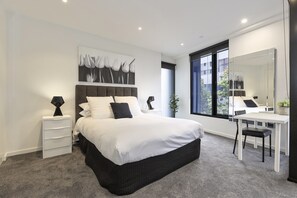 3 bedrooms, laptop workspace, bed sheets - Waterfront Apartment With Stunning Bay Views (Geelong)