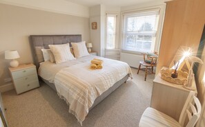 2 bedrooms, travel cot, Internet - Anchor Point - a two bedroom, two bathroom cottage close to Fisherman's Bank, Mudeford (Christchurch)