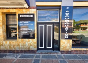 Exterior detail - Cessnock Hotel Hunter Valley (Cessnock)