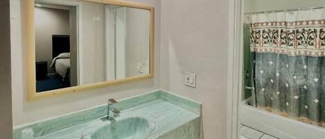 Bathtub, free toiletries, towels, soap