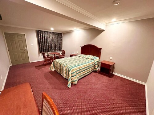 Tropic west Motel