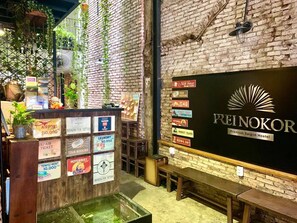 Basic Studio, City View | Lobi