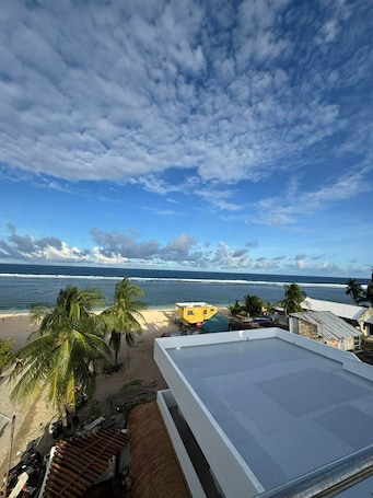 Beach. Bulan Pacifica - Big Window ~ Mountain View