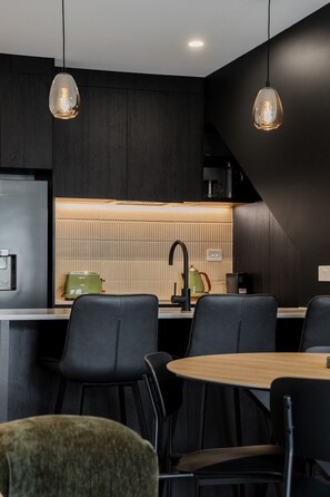 Dining - Brand New Close To Remarkables Park (Queenstown)
