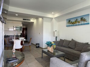 TV - Near the beach, with a terrace and beautiful views (Mazatlán)