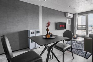 Dining - GRAN HILLS 305 (Chitose)