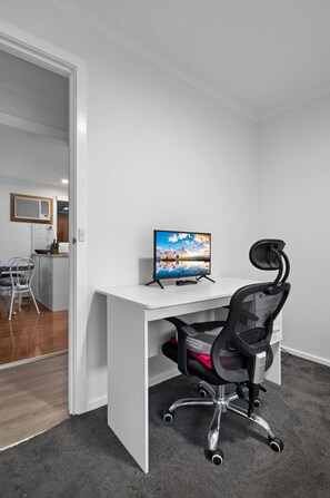 Apartment | Living room - Comfortable Stay in Hoppers Crossing (Melbourne)