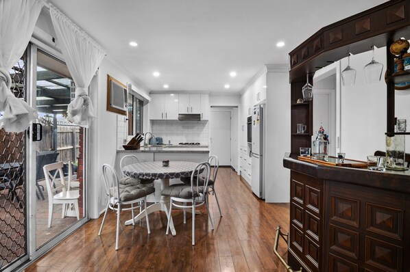 Apartment | Private kitchen - Comfortable Stay in Hoppers Crossing (Melbourne)