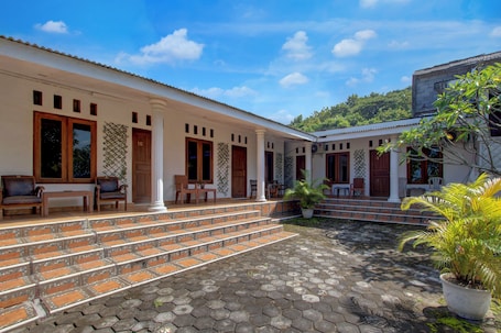 Exterior. Hotel O near Parangtritis Beach formerly