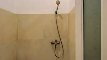 Deluxe Double Room | Bathroom