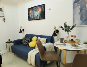 Living area - Makati City Central Stay Apartments (Makati)