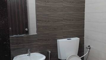 Standard Room | Bathroom