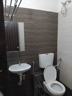 Standard Room | Bathroom - Kiwi Inn Hotel Palda (Indore)