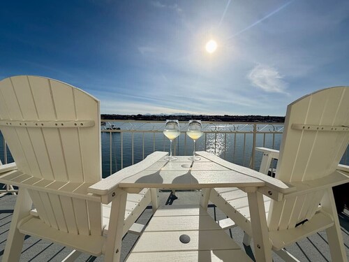 Lakeside Paradise - Hot Tub, Dock, 5bdrm, Firepit