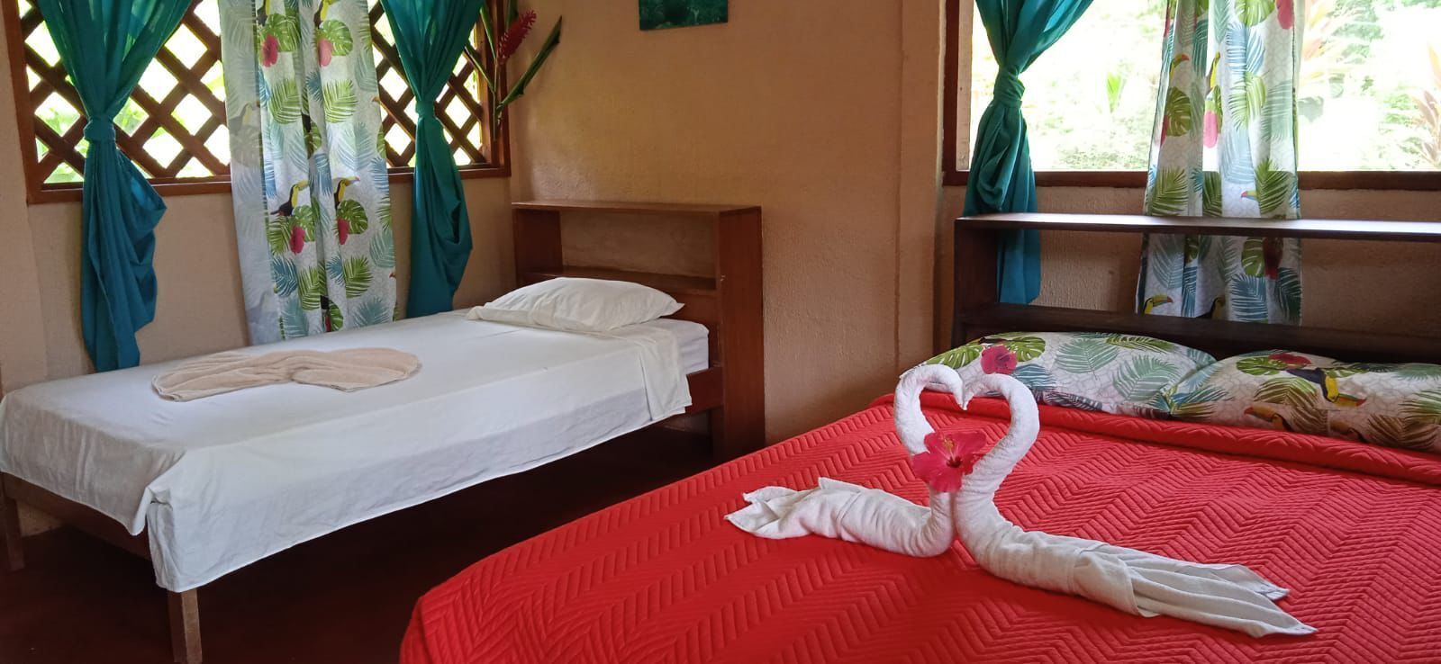 Habitación Deluxe con 2 camas individuales, patio, vista al río