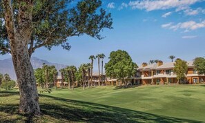 Golf - Marriott desert spring villas 
Cozy 1-bedroom resort in beautiful Palm Desert (Palm Desert)