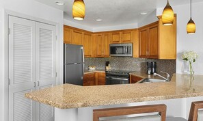 Private kitchen - Marriott desert spring villas 
Cozy 1-bedroom resort in beautiful Palm Desert (Palm Desert)