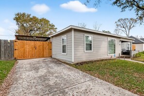 Exterior - Houston Parkside Haven Near Med Center and UH (Houston)