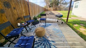 Outdoor dining - Houston Parkside Haven Near Med Center and UH (Houston)