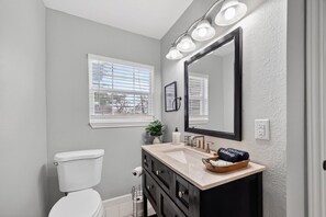 Bathroom - Houston Parkside Haven Near Med Center and UH (Houston)