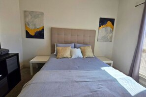 2 bedrooms, WiFi, bed sheets - Modern Houston extended stay near downtown medical center dining nightlife and major attractions (Houston)