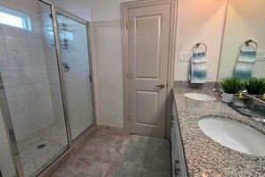 Bathroom - Modern Houston extended stay near downtown medical center dining nightlife and major attractions (Houston)