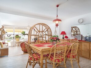 Dining - BLUE Sea Apartment on the beachfront of Alcudia (Alcudia)