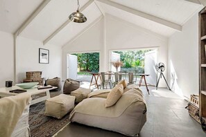 TV, fireplace, offices - 'Meadow Mist' - Private Garden Estate Near Berry (Far Meadow)
